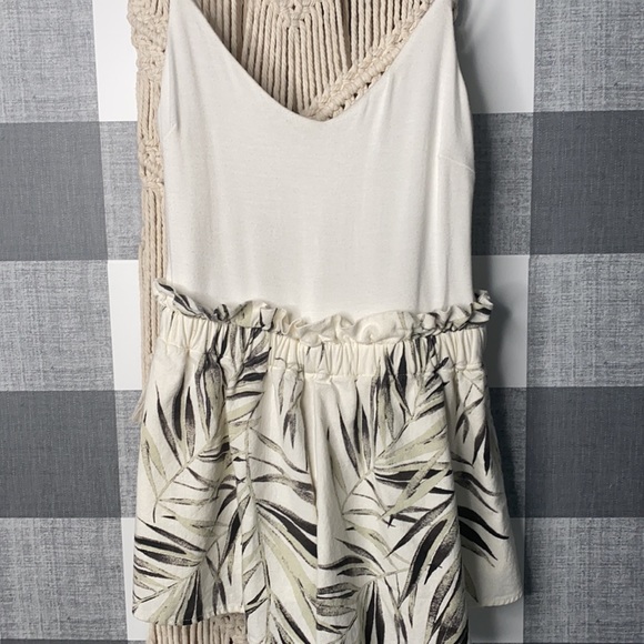 Altar’d State shorts Jumper - Picture 2 of 5